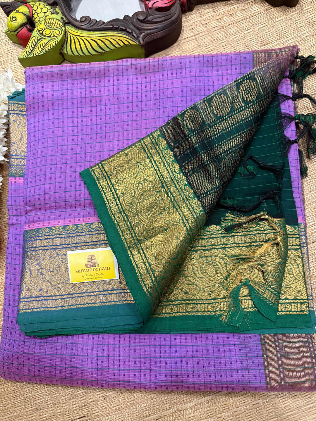 Lavender with Green , Lakshadeepam butta in the body , traditional borders and rich Pallu Lakshadeepam Silk Cotton Saree