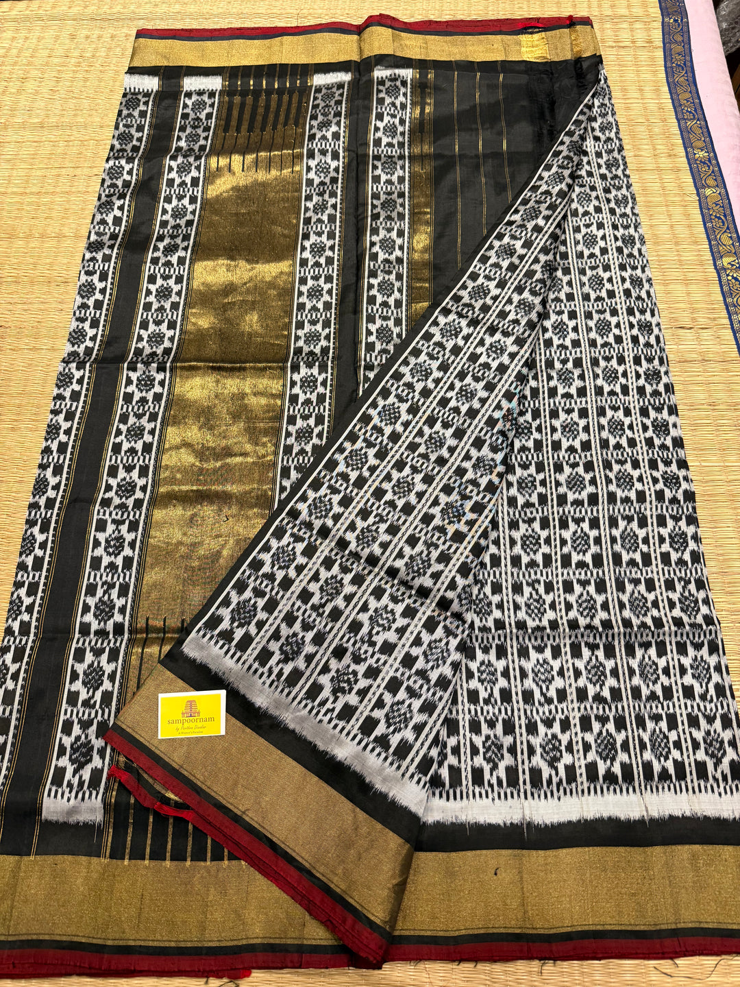 Black with White ,traditional border and rich Pallu Pochampally Ikkat Silk Saree