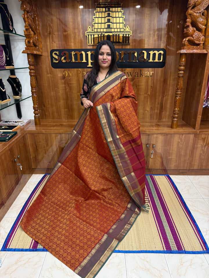 Brick Red with Manthulir Green  , Annam and Chakram thread butta in the body  , rettapet border and Plain Pallu Chettinad Cotton Saree
