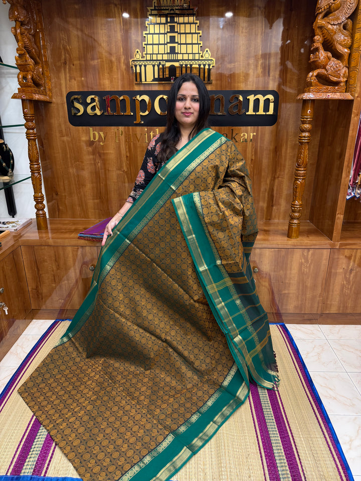 Green with Green  , Annam and Chakram thread butta in the body  , rettapet border and Plain Pallu Chettinad Cotton Saree