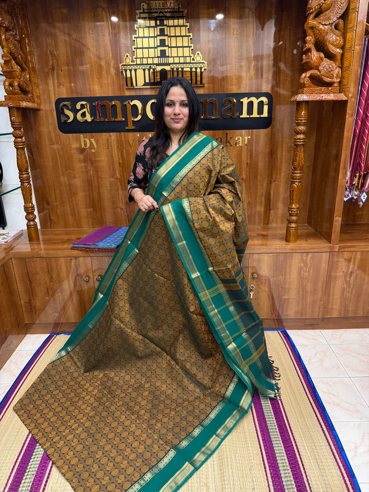 Green with Green  , Annam and Chakram thread butta in the body  , rettapet border and Plain Pallu Chettinad Cotton Saree