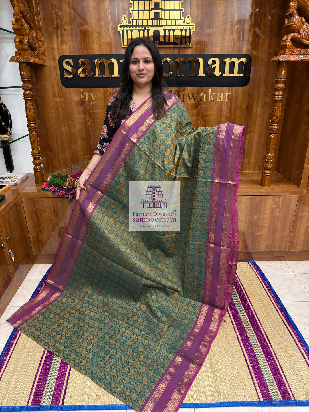 Green with Light Magenta  , Annam and Chakram thread butta in the body  , rettapet border and Plain  Pallu Chettinad Cotton Saree