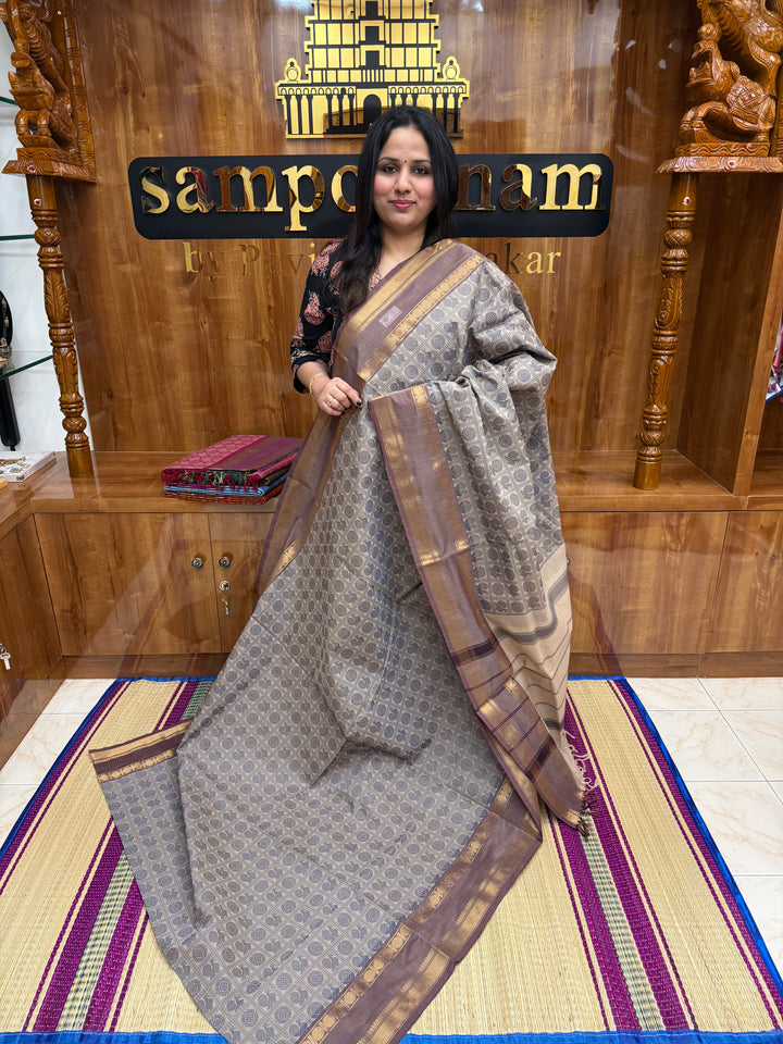 Dark Beige with sandstone   , Annam and Chakram thread butta in the body  , rettapet border and Plain Pallu Chettinad Cotton Saree