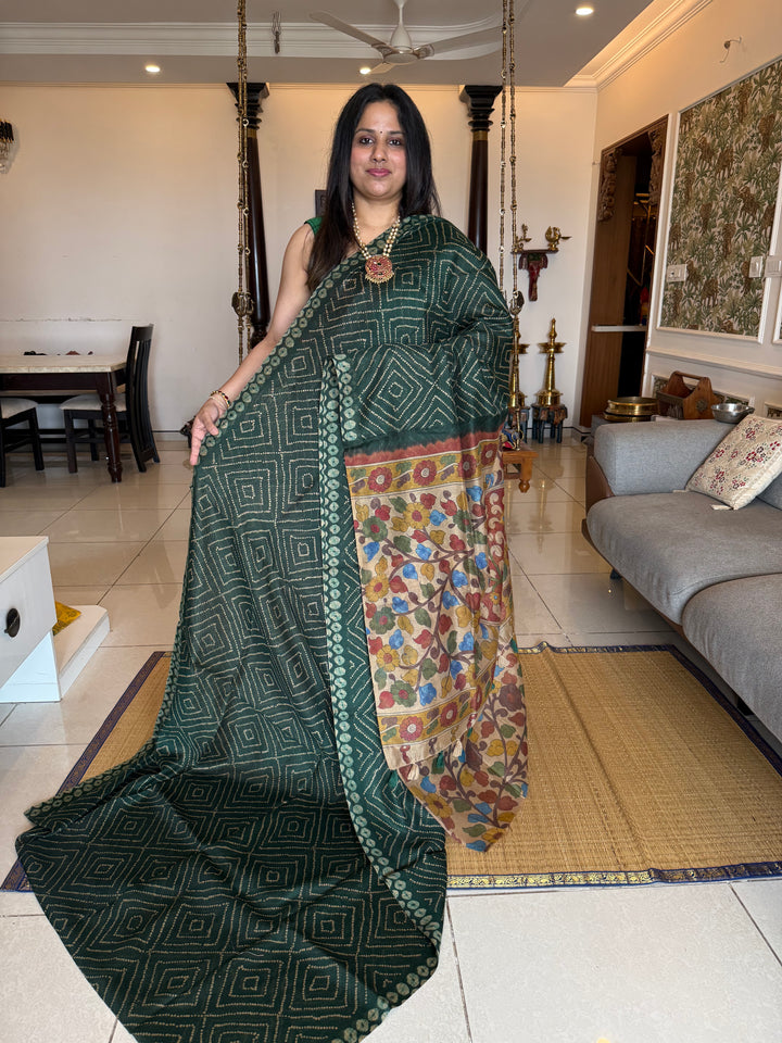 Green with Cream , Bandini print in the body , Kalamkari Pallu and Body Soft Cotton Saree