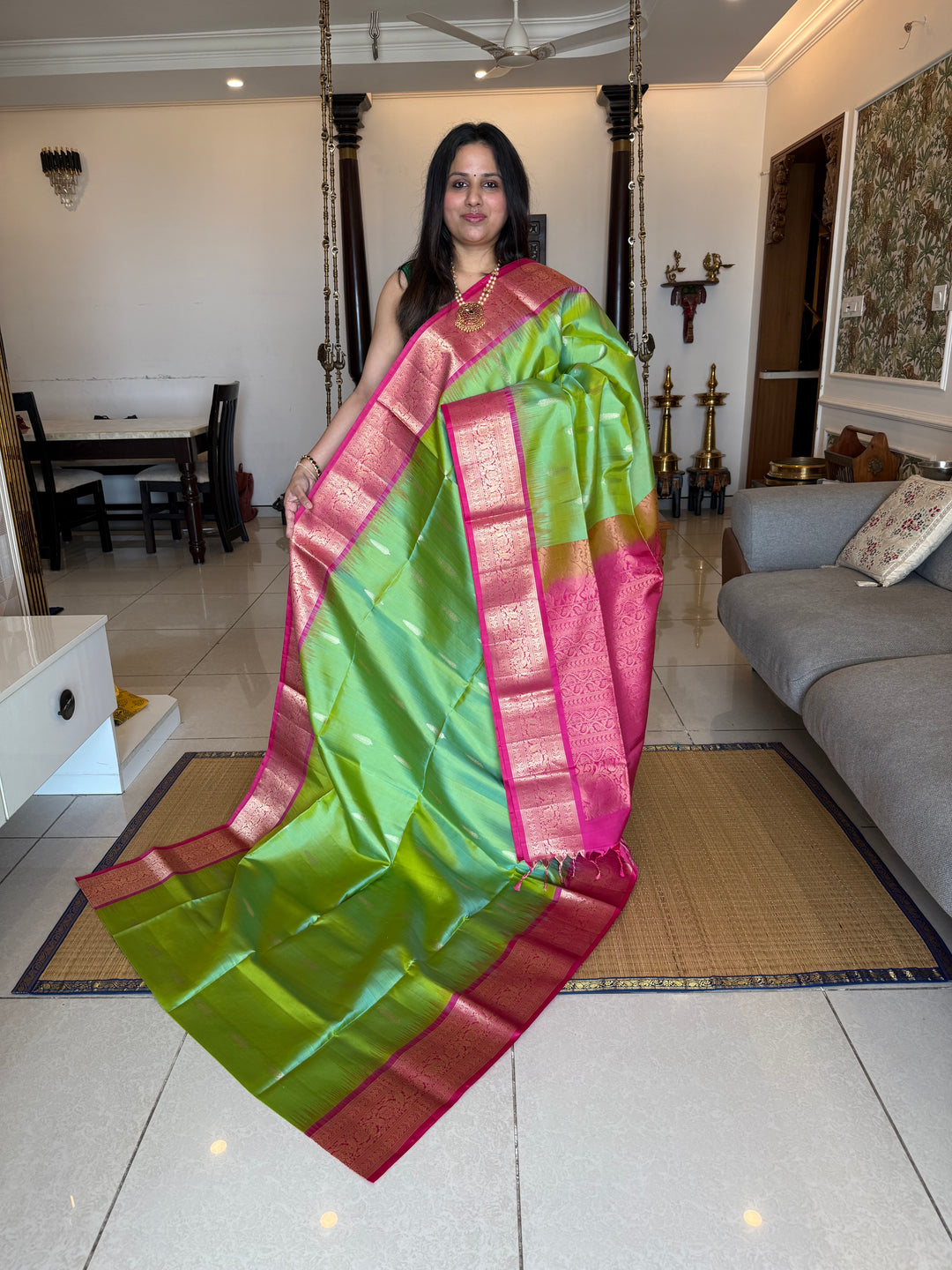 Pastel Green with Pink with rich leaf zari motif in the body , kanchi borders and rich Pallu , pure soft silk saree