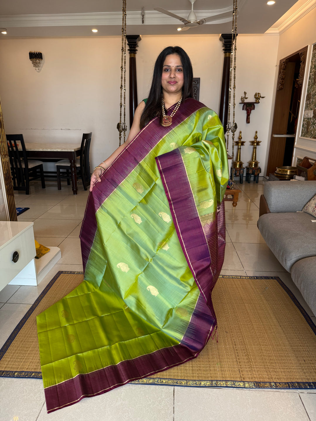 Pastel Green with Purple , rich mango Zari butta in the body , vairaoosi lines in the border and grand  Pallu , pure soft silk saree
