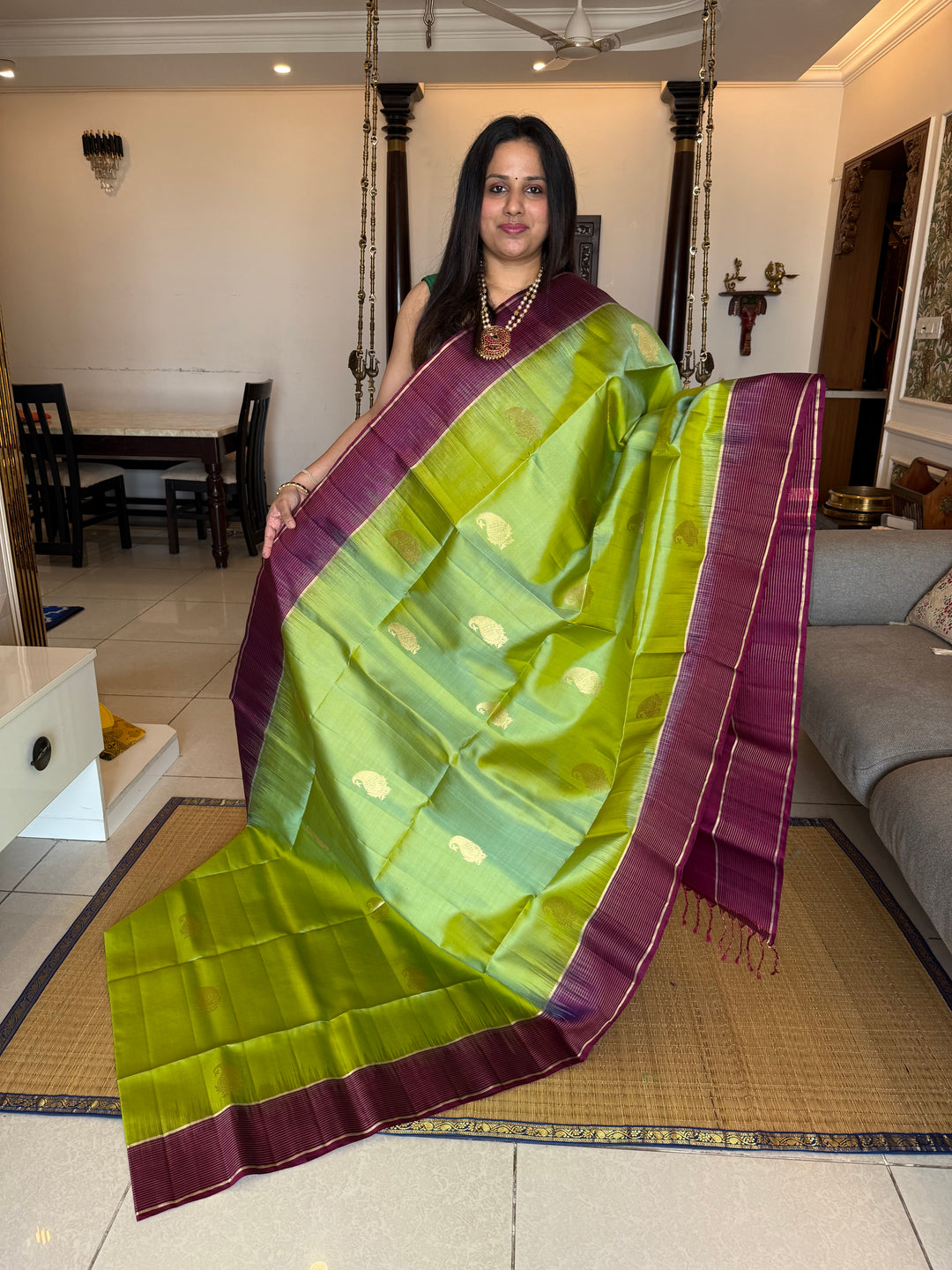 Pastel Green with Purple , rich mango Zari butta in the body , vairaoosi lines in the border and grand  Pallu , pure soft silk saree