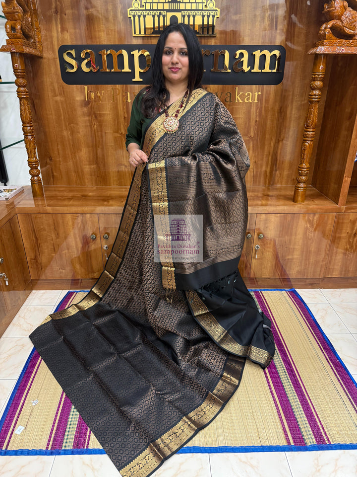 Black colour with Floral Banarasi rich Zari butta and Grand Gold Zari border Pure Soft Silk Saree