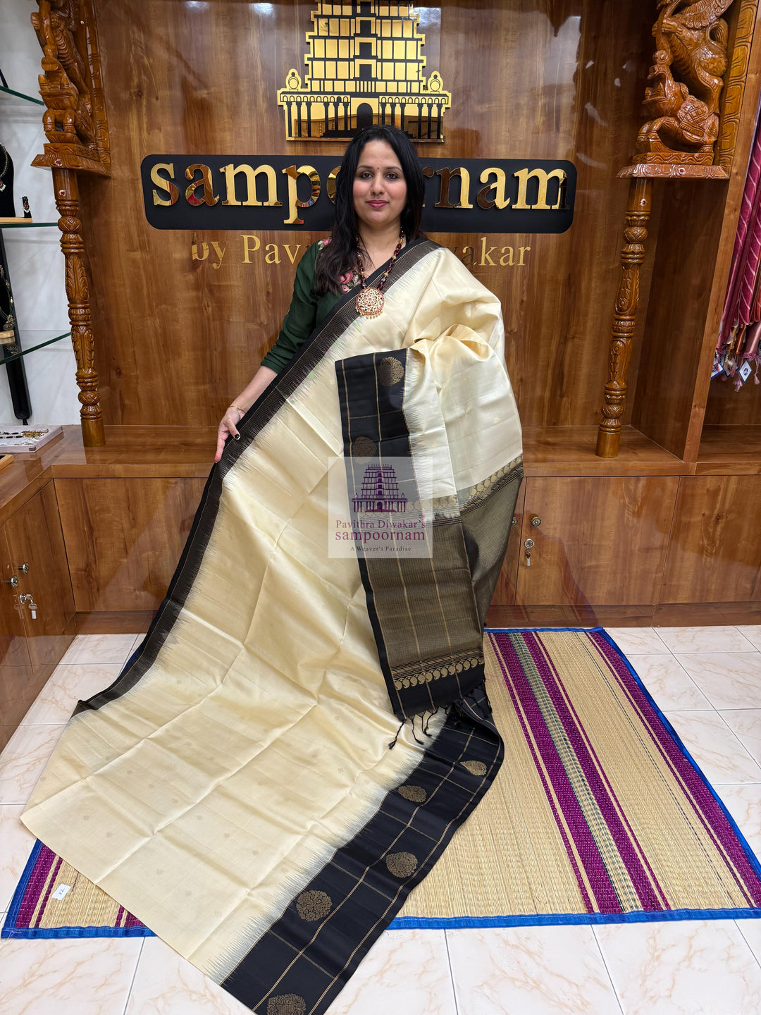 Offwhite with Black , one side big border , Vairaoosi lines and rich Zari butta in the body and grand  Pallu Pure Soft Silk Saree