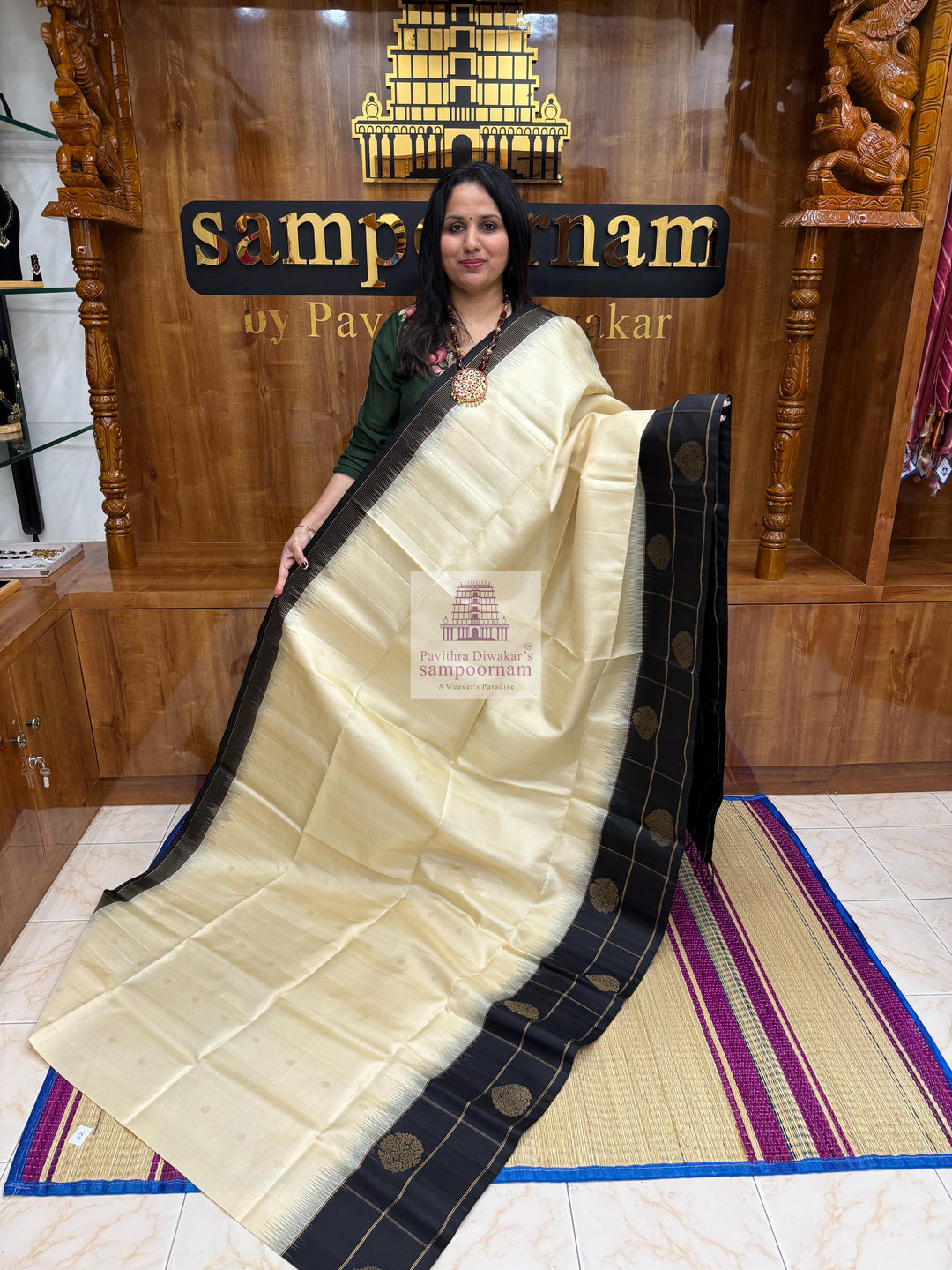 Offwhite with Black , one side big border , Vairaoosi lines and rich Zari butta in the body and grand  Pallu Pure Soft Silk Saree
