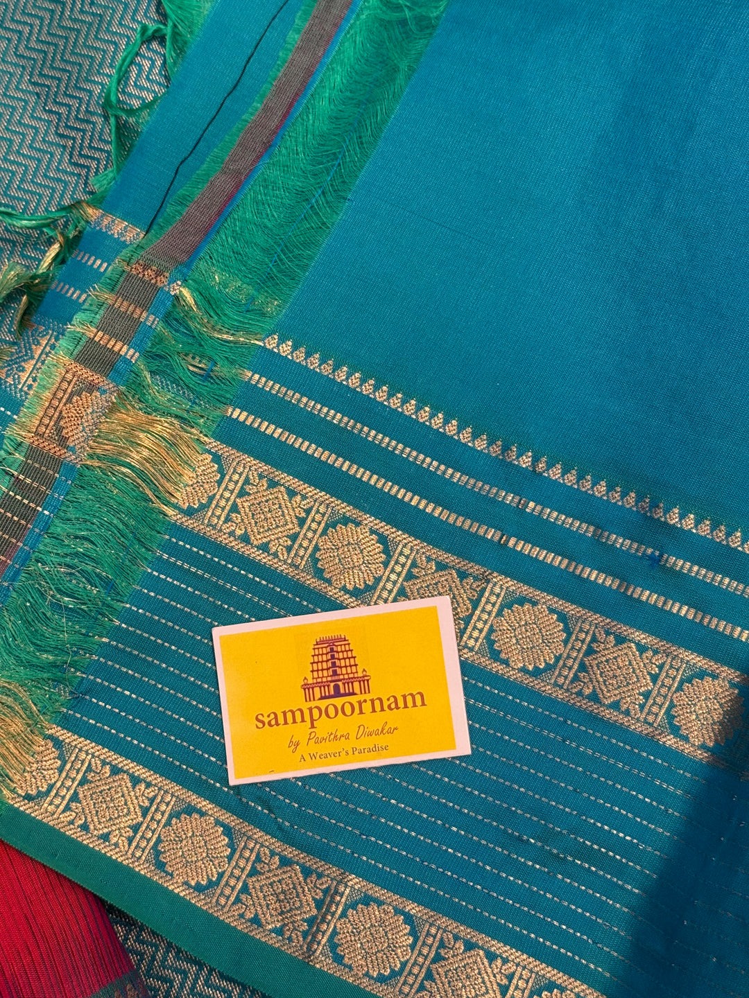 Reddish Pink with Turquoise Blue , rettapet border with Veldhari lines and zari butta in the body and grand  Pallu , pure soft silk saree