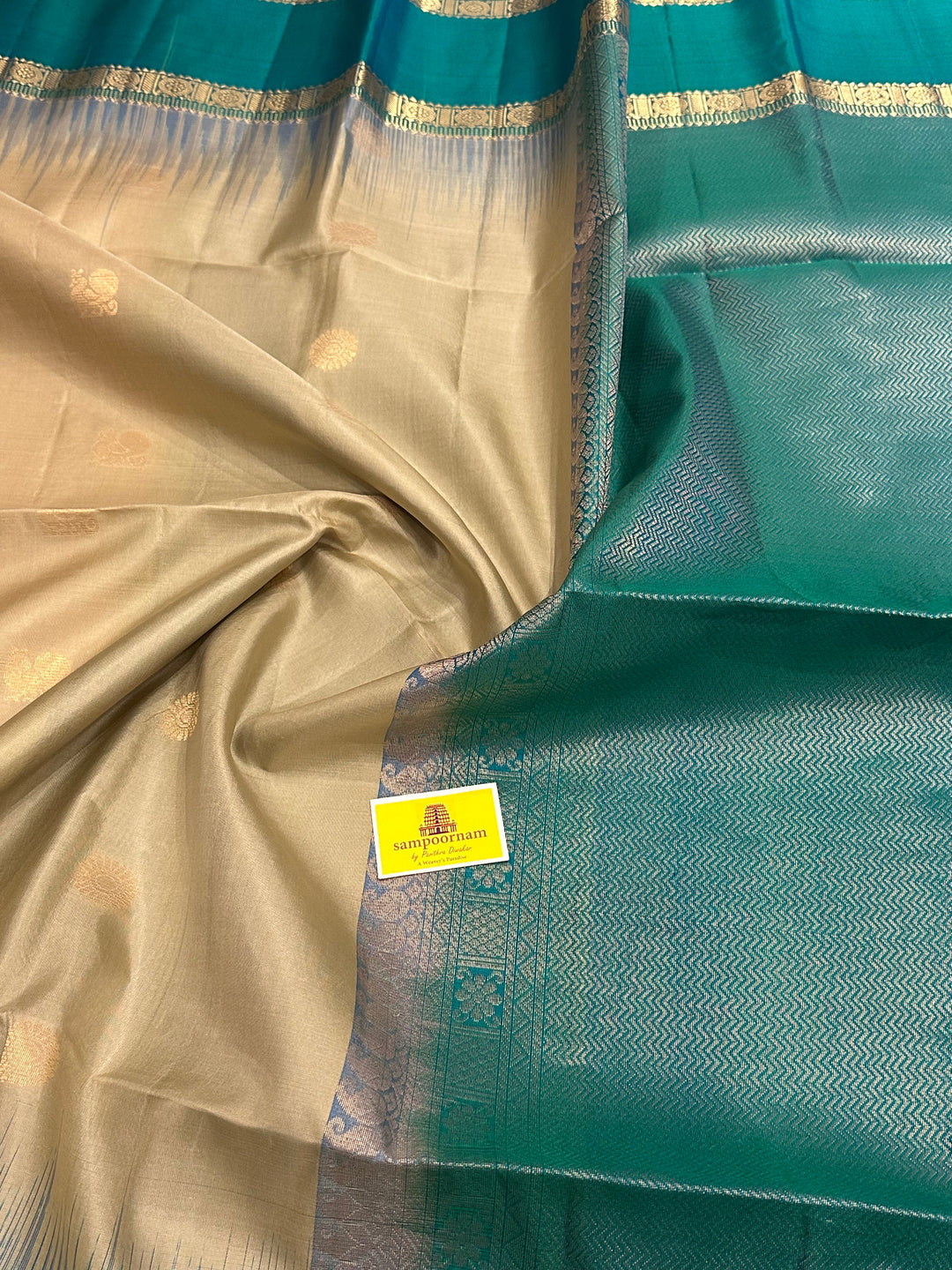 Ven Pattu with Blue Rettapet Border , Zari Motif in the Body and Rich Pallu Pure Soft Silk Saree