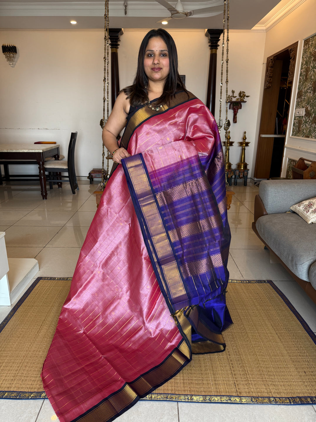 Onion Pink with Blue Zari Kattam with Flower and Star Zari Butta in the Body Trditional Border and Pallu Korvai Silk Cotton Saree