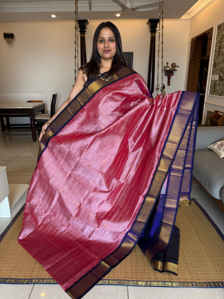 Onion Pink with Blue Zari Kattam with Flower and Star Zari Butta in the Body Trditional Border and Pallu Korvai Silk Cotton Saree