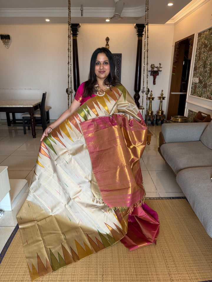 Offwhite with Temple Tissue Borders, Rain Drop Pattern in the Body, Rich Tissue Pallu , Pure Kanjivaram Silk Saree