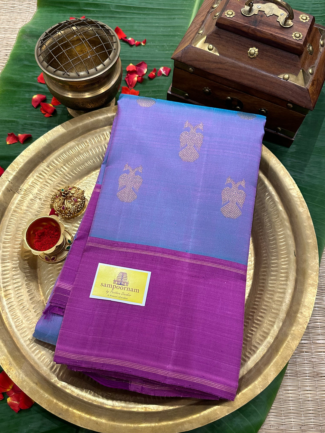 A Trendy Lavender with Light Magenta Saree, with Zari Gandaberundu Motif in Body and Rich Zari Pallu Pure Kanjivaram Silk Saree