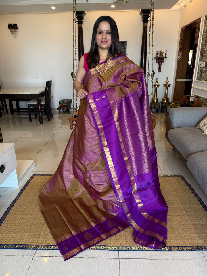 A Traditional Double Shade of Manthulir Green and Purple,Zari Checks in the Body, Traditional Rettapet One Side Border with Rich Zari Motifs and Grand Pallu, Pure Kanjivaram Silk Saree