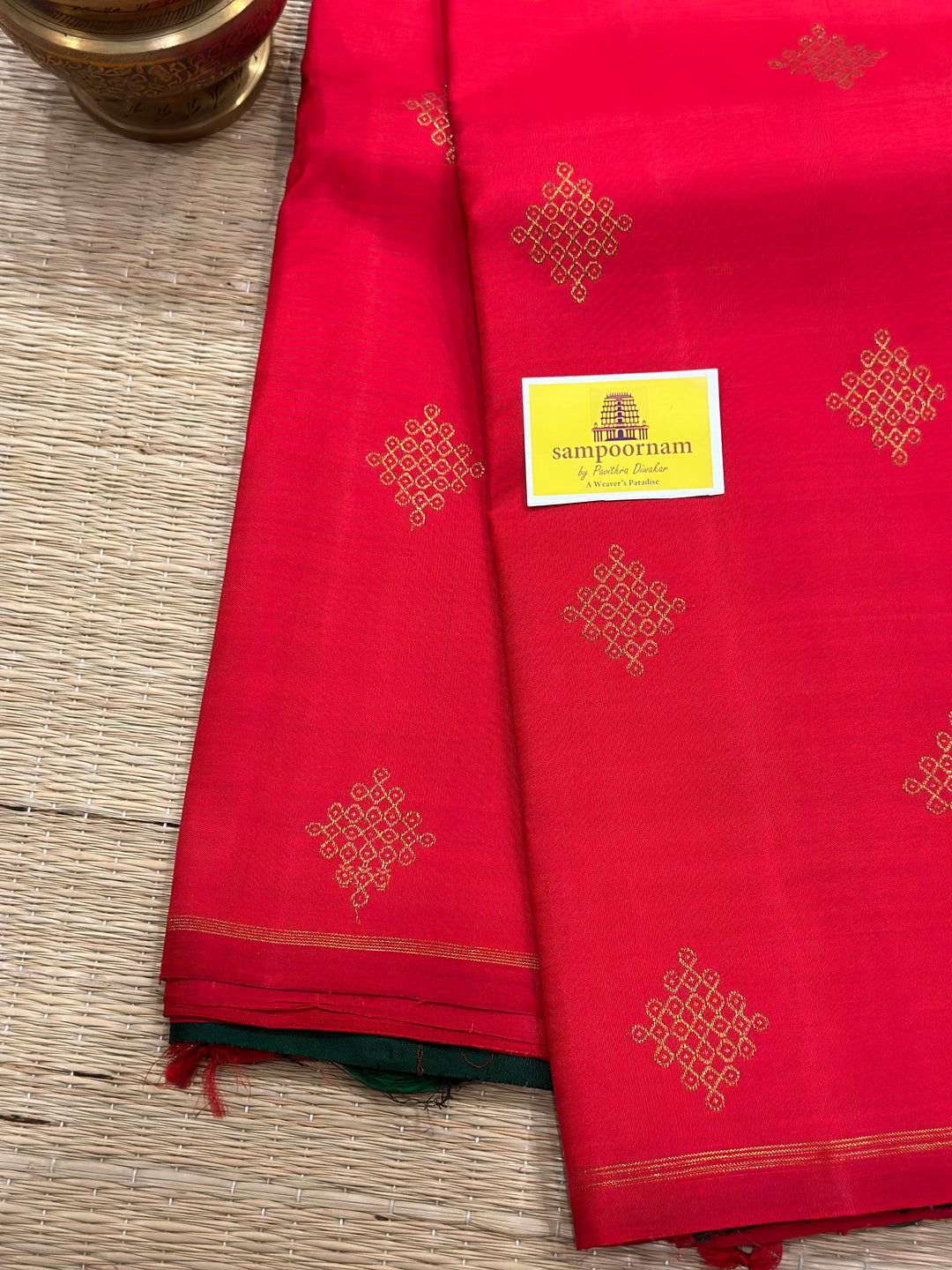 A Beautiful Red with Dark Green , Kolam Zari Motif in the Body and Rich Grand Pallu Pure Kanjivaram Silk Saree