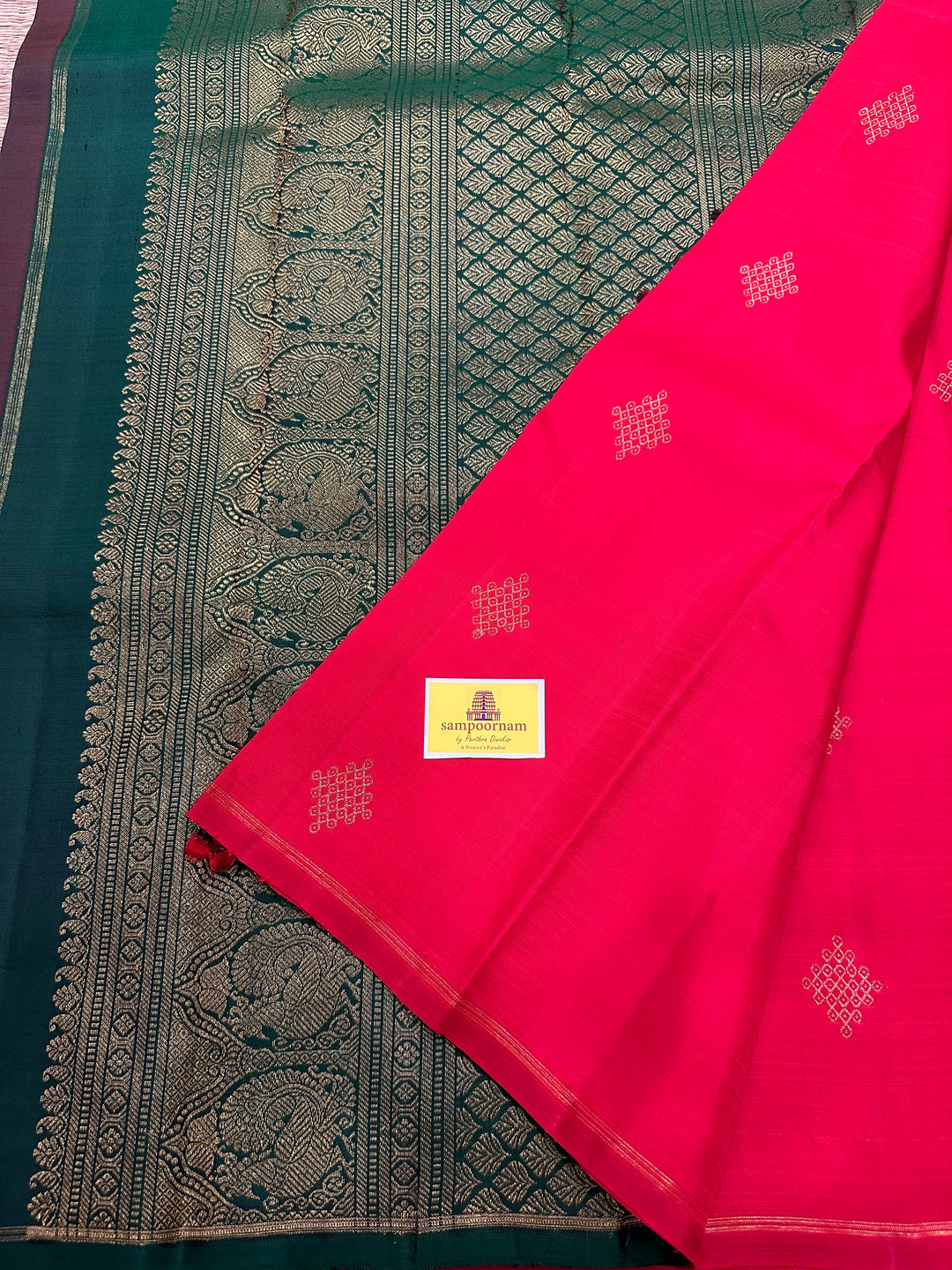 A Beautiful Red with Dark Green , Kolam Zari Motif in the Body and Rich Grand Pallu Pure Kanjivaram Silk Saree