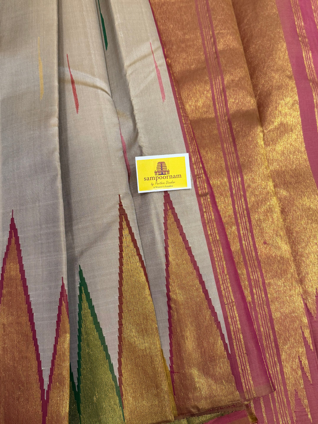Offwhite with Temple Tissue Borders, Rain Drop Pattern in the Body, Rich Tissue Pallu , Pure Kanjivaram Silk Saree