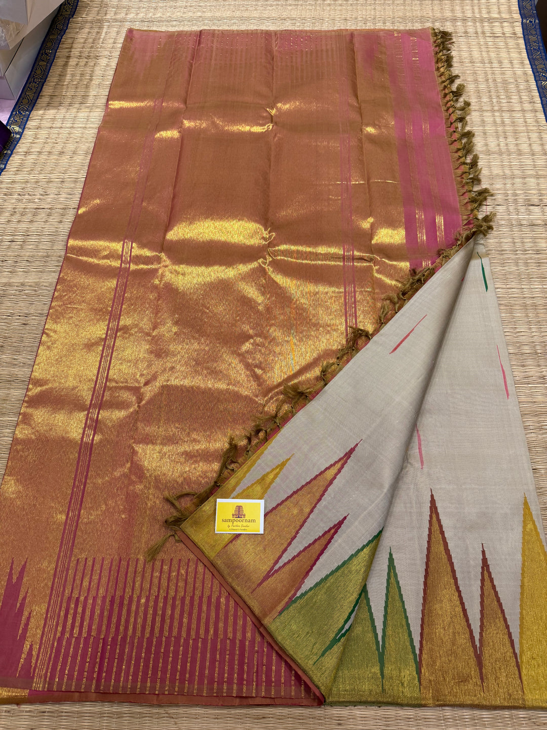 Offwhite with Temple Tissue Borders, Rain Drop Pattern in the Body, Rich Tissue Pallu , Pure Kanjivaram Silk Saree