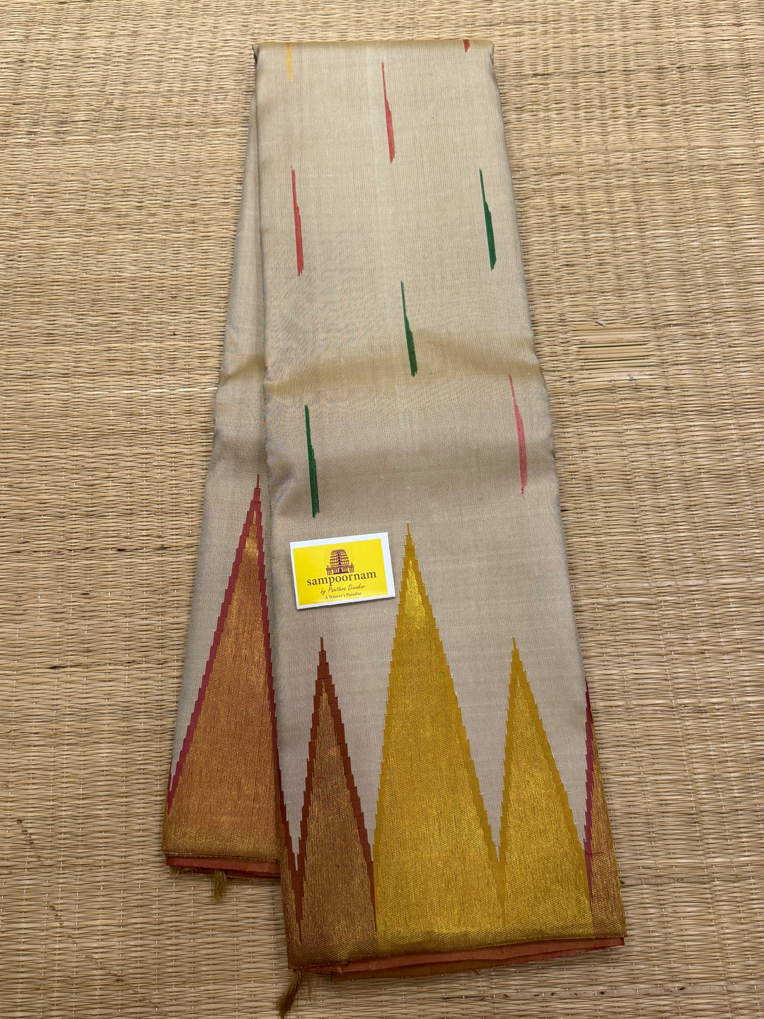 Offwhite with Temple Tissue Borders, Rain Drop Pattern in the Body, Rich Tissue Pallu , Pure Kanjivaram Silk Saree