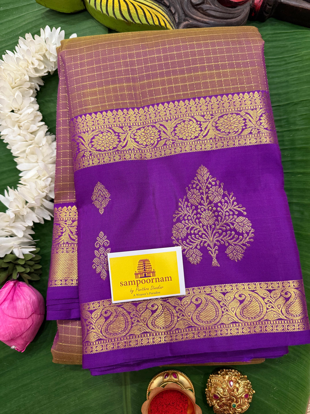 A Traditional Double Shade of Manthulir Green and Purple,Zari Checks in the Body, Traditional Rettapet One Side Border with Rich Zari Motifs and Grand Pallu, Pure Kanjivaram Silk Saree