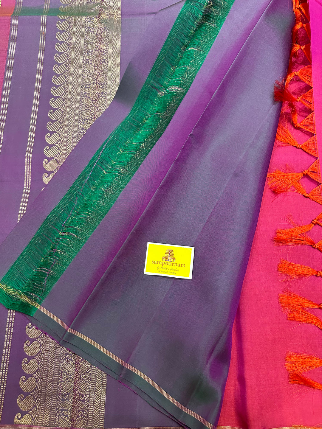 A Very Beautiful Magenta with Mayil Kazhuthu Saree, with Small Deer Zari Motif And Rich Pallu Pure Kanjivaram Silk Saree