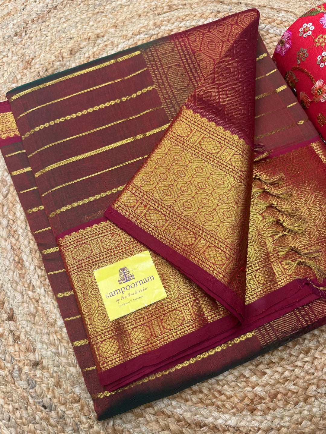 Double Shaded Manthulir  , Traditional borders with Veldhari  lines in the body and rich Pallu Silk Cotton Saree