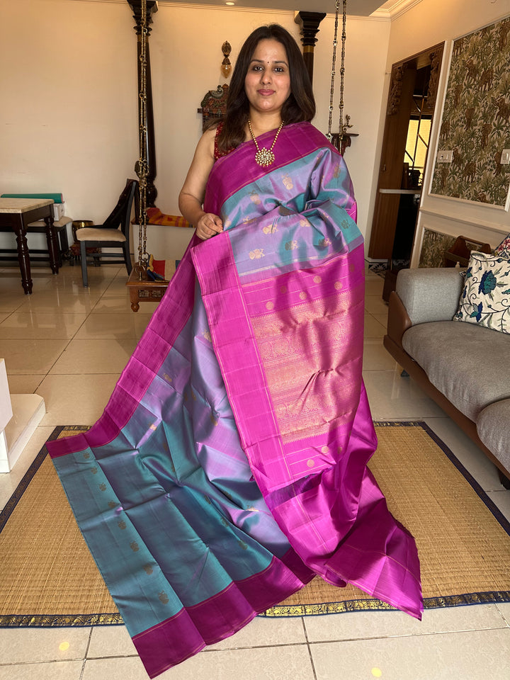 A Trendy Lavender with Light Magenta Saree, with Zari Gandaberundu Motif in Body and Rich Zari Pallu Pure Kanjivaram Silk Saree