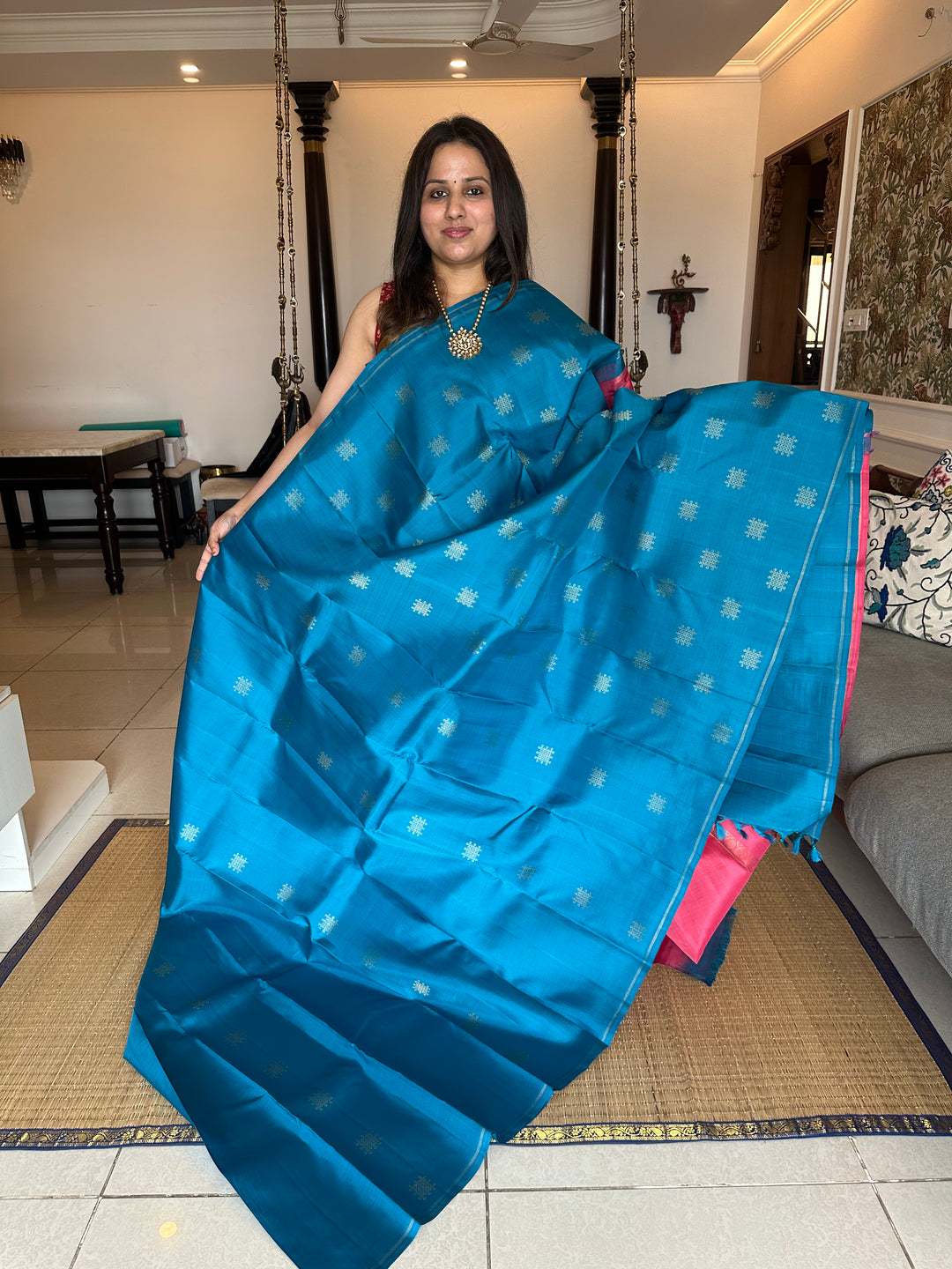 A Classic Blue with Onion Pink Saree with Kolam Zari Motif in Body And Rich Pallu Pure Kanjivaram Silk Saree