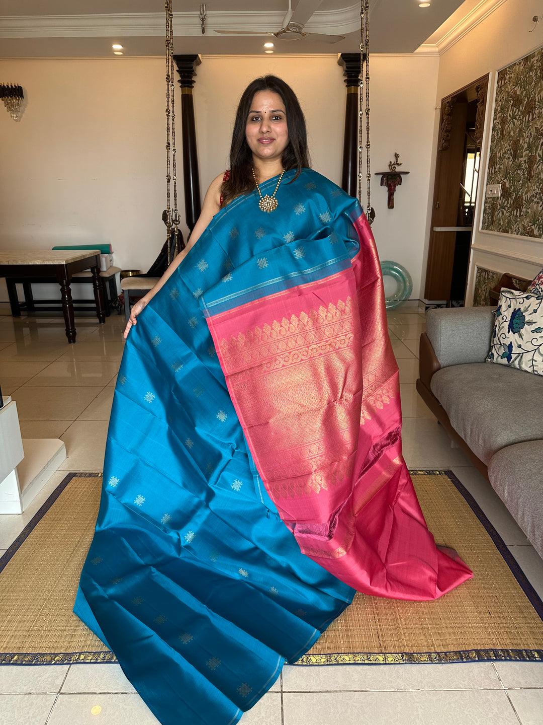 A Classic Blue with Onion Pink Saree with Kolam Zari Motif in Body And Rich Pallu Pure Kanjivaram Silk Saree