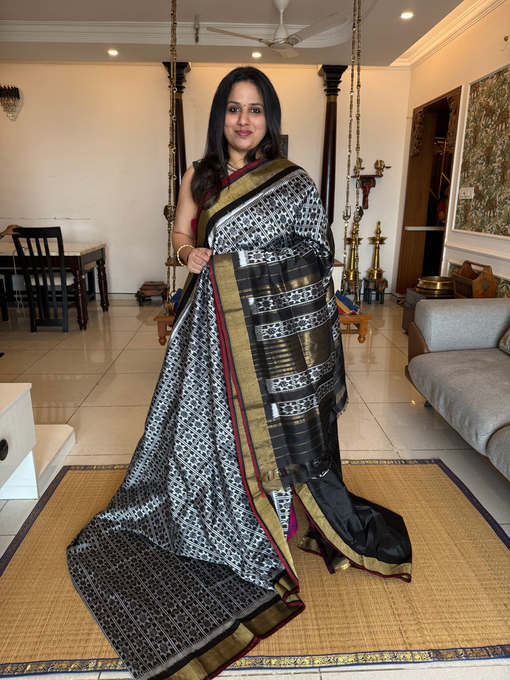 Black with White ,traditional border and rich Pallu Pochampally Ikkat Silk Saree