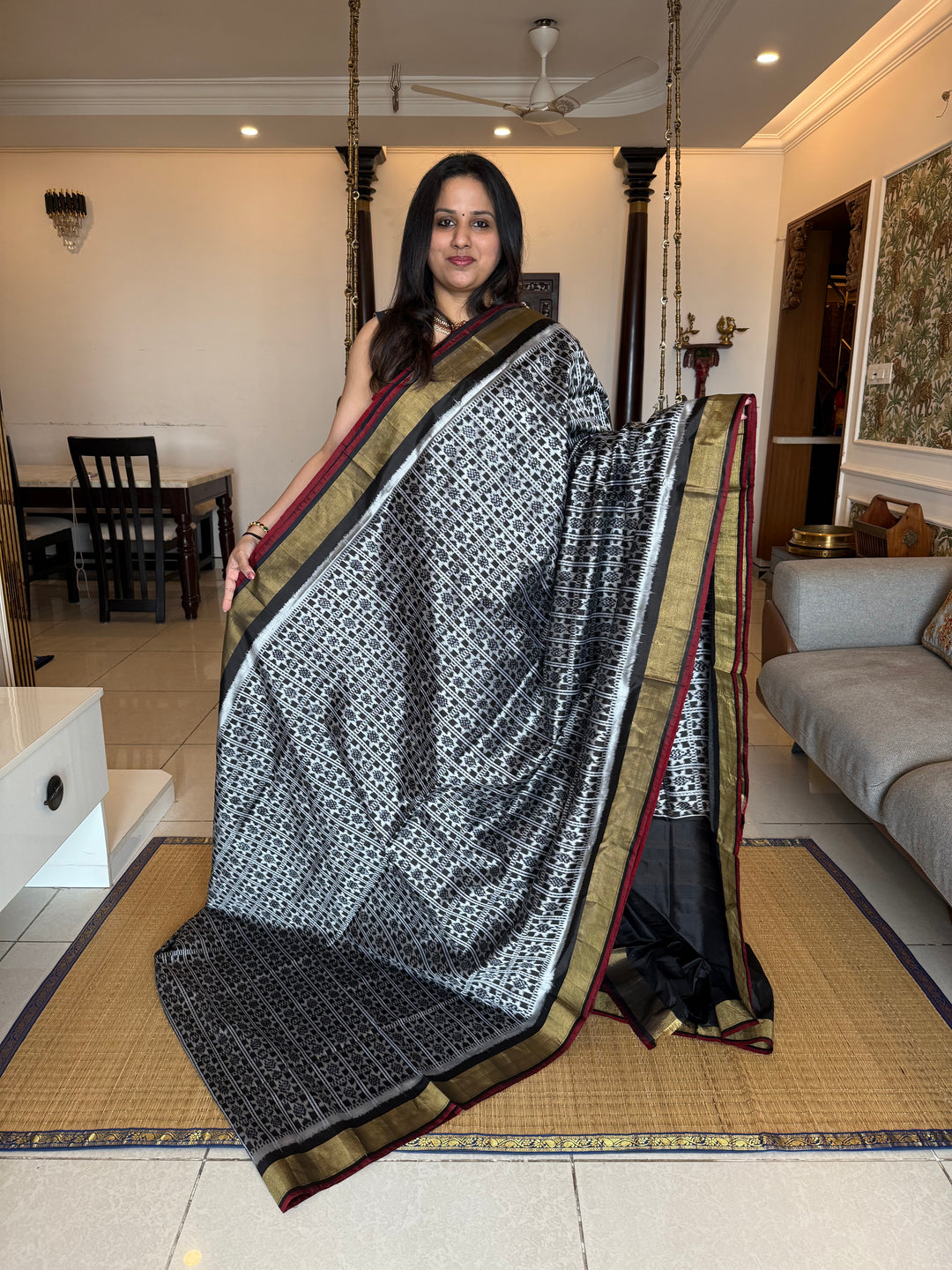 Black with White ,traditional border and rich Pallu Pochampally Ikkat Silk Saree