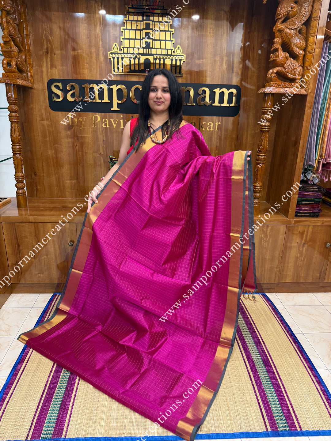 Dark Magenta , Green Selvedge , Rich Zari Checks in the body , traditional borders and rich Pallu Silk Cotton Saree
