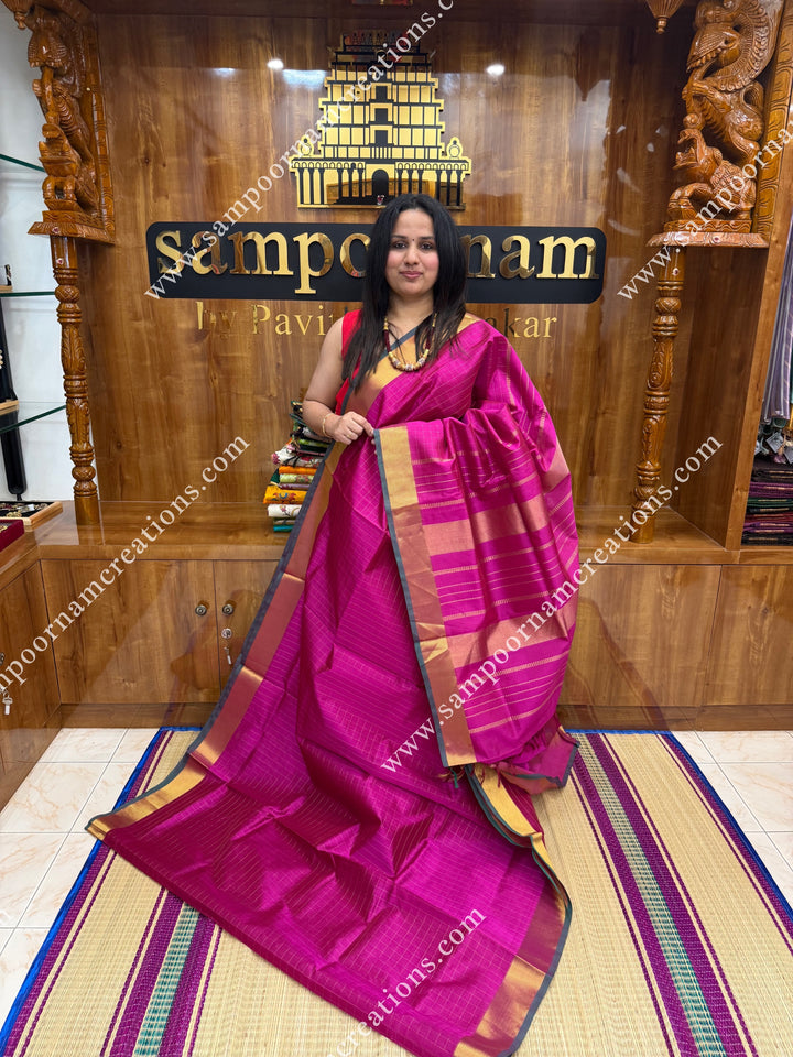 Dark Magenta , Green Selvedge , Rich Zari Checks in the body , traditional borders and rich Pallu Silk Cotton Saree