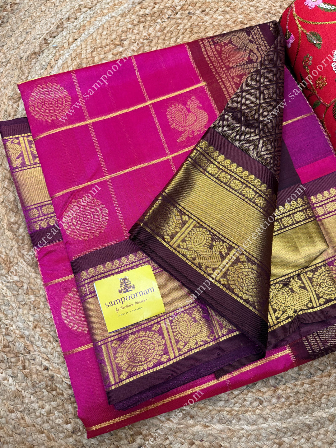 Rani Pink with Brown , rich Zari checks in the body , Mayil and Chakram rich butta in the body , traditional border rich Pallu Silk Cotton Saree
