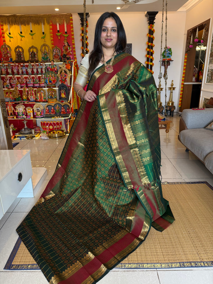 Green with Thread Rudraksh  butta in the Body and, rettapet Border with rich Pallu Silk Cotton Saree