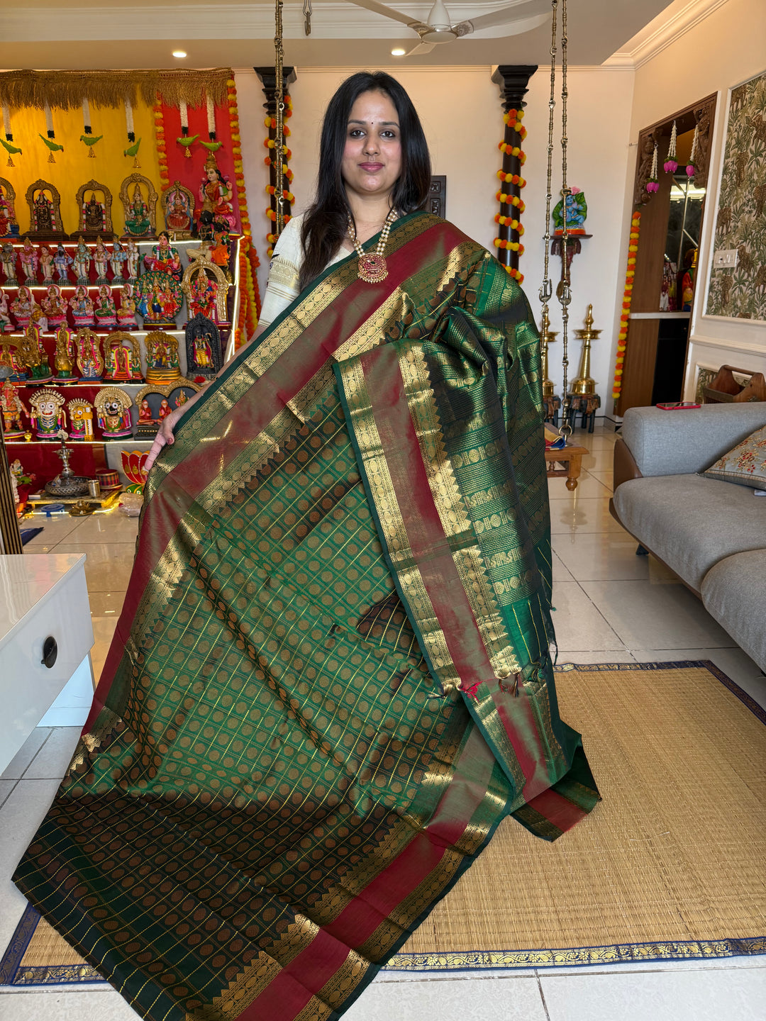 Green with Thread Rudraksh  butta in the Body and, rettapet Border with rich Pallu Silk Cotton Saree