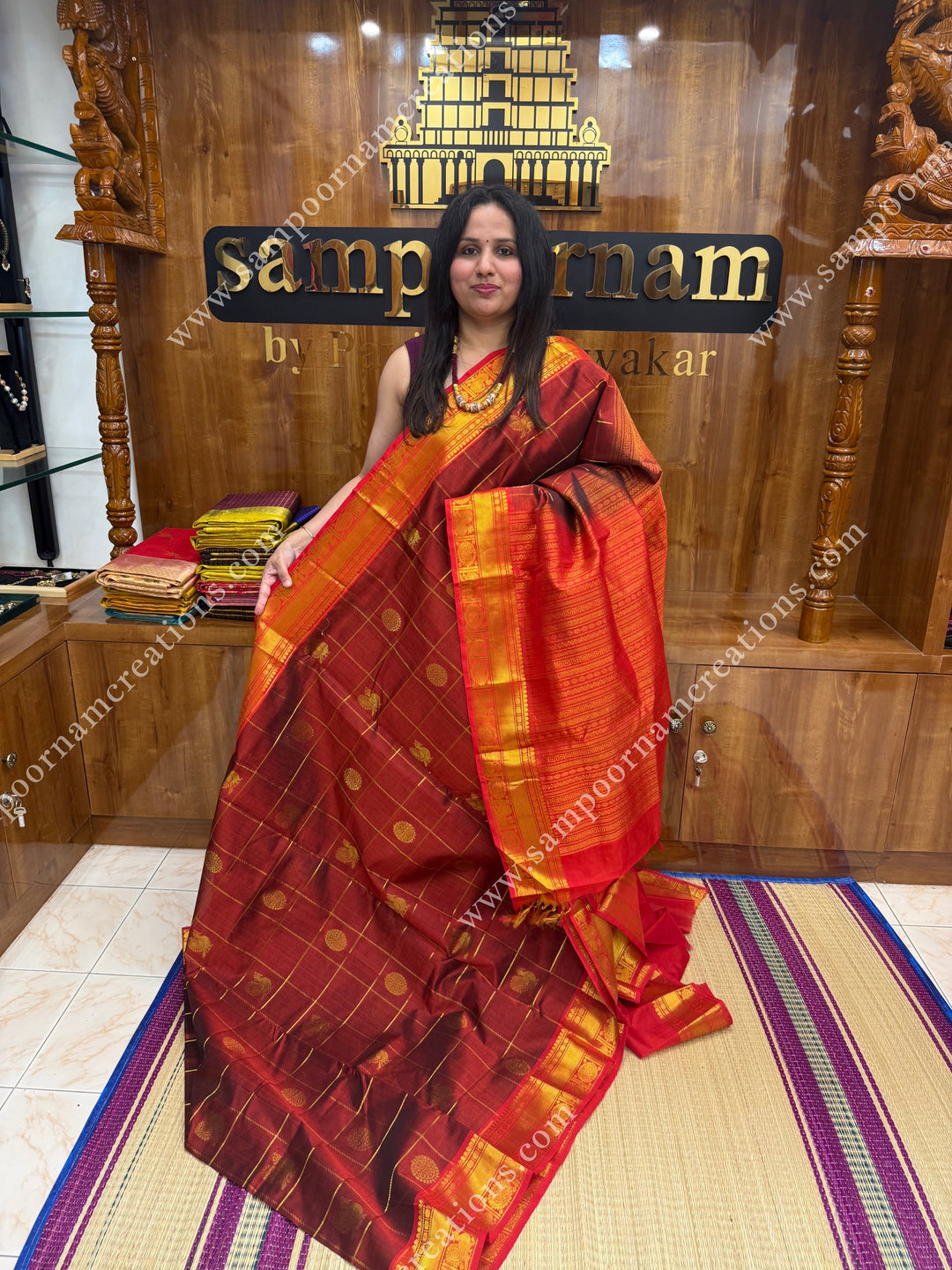 Arakku with Red  , rich Zari checks in the body , Mayil and Chakram rich butta in the body , traditional border rich Pallu Silk Cotton Saree