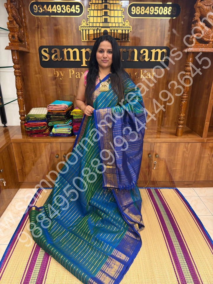 Double Shaded Teel Blue with Blue , Veldhari Zari Lines in the Body , Traditional Kanchi border , Rich Pallu , Pure Silk Cotton Saree