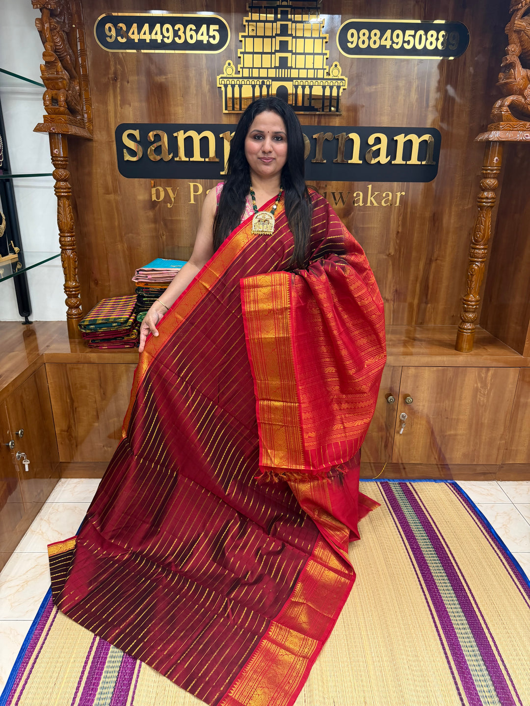 Dark Maroon with Red , Veldhari Zari Lines in the Body , Traditional Kanchi border , Rich Pallu , Pure Silk Cotton Saree
