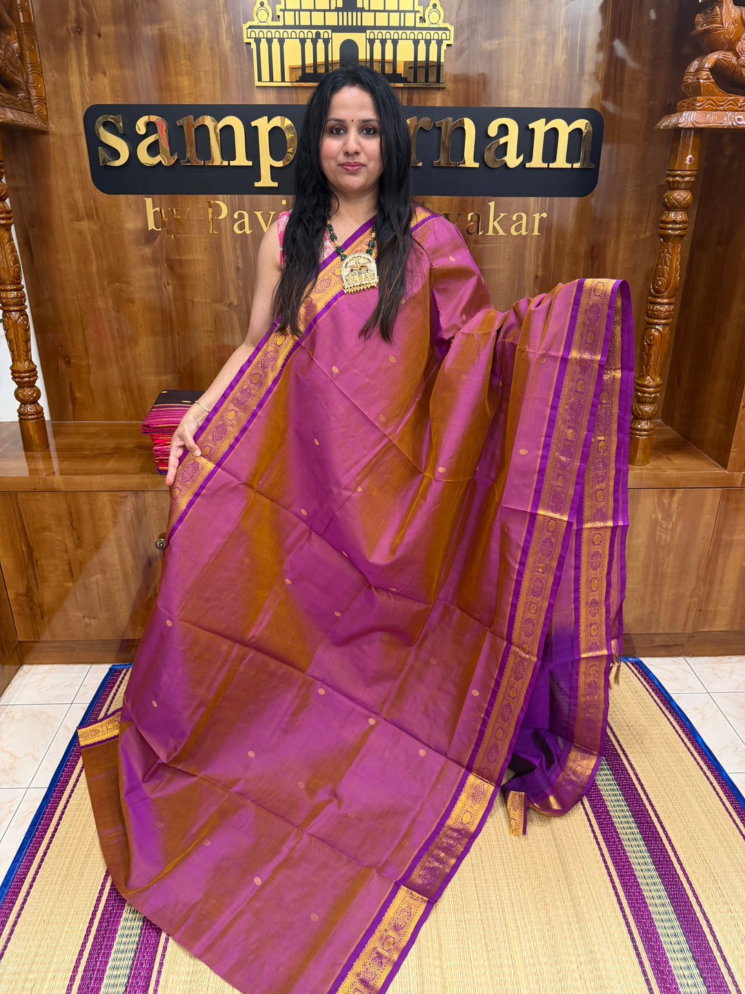 Double Shaded Mauve with Purple  ,  Rich  Zari Butta in the body , traditional borders and Rich Pallu Pure Silk Cotton Saree
