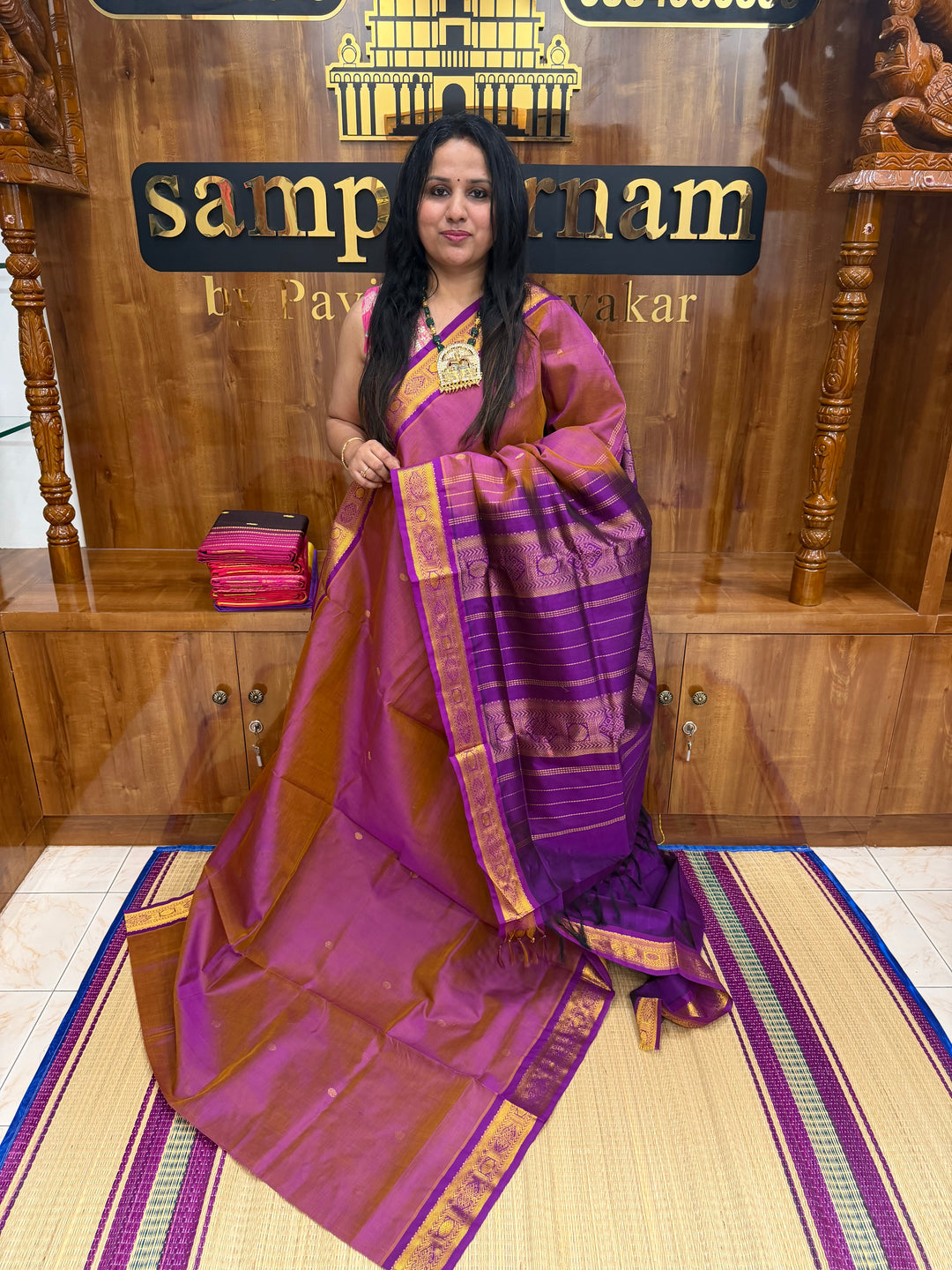 Double Shaded Mauve with Purple  ,  Rich  Zari Butta in the body , traditional borders and Rich Pallu Pure Silk Cotton Saree