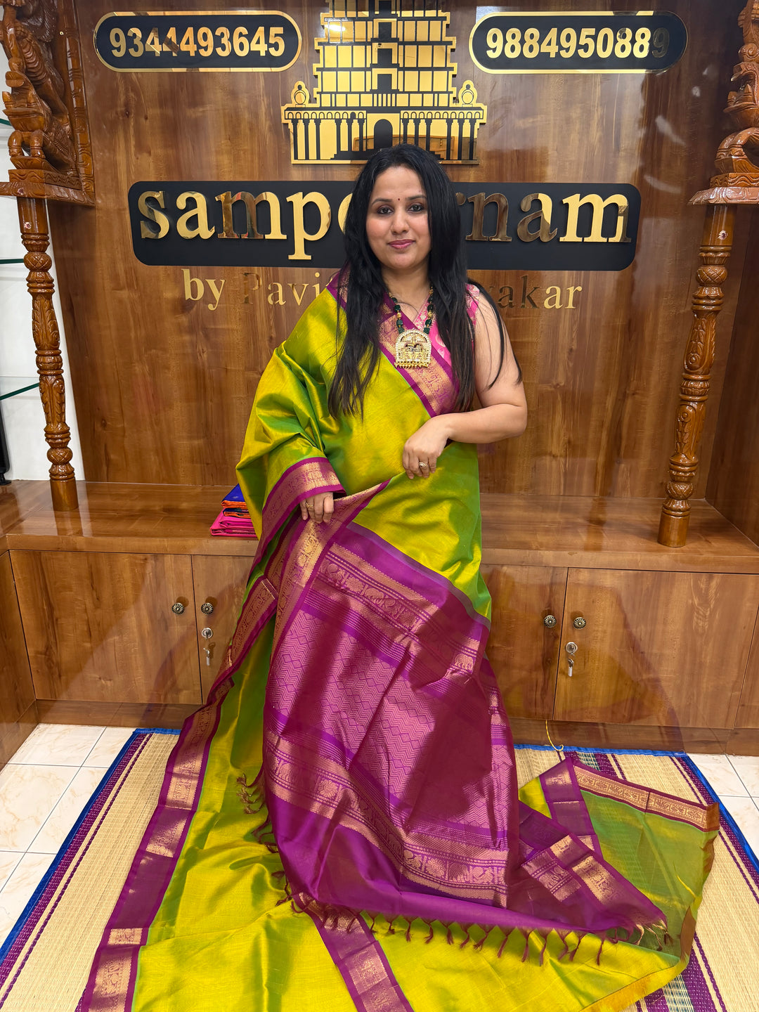 Parrot Green with Magenta   , Traditional border and Rich Pallu , 10 Yards  Pure Silk Cotton Saree