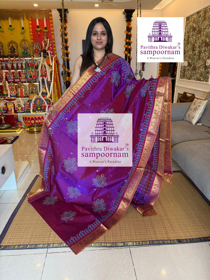Purple traditional border with Zari butta in the body , grand Pallu Silk Cotton Saree