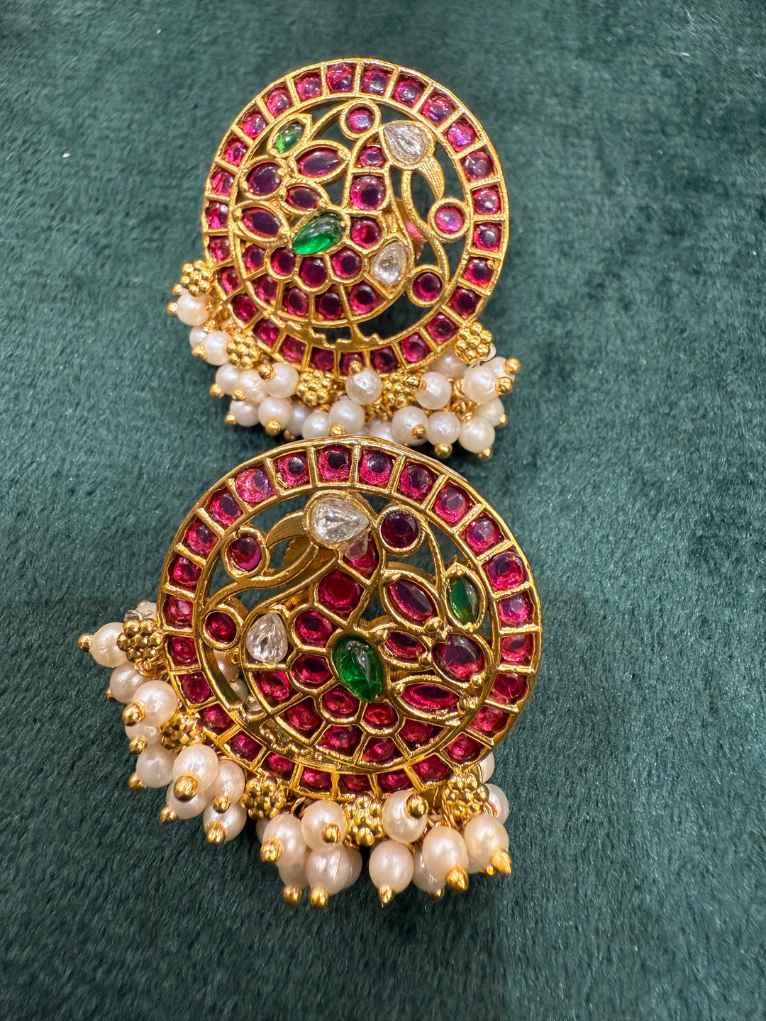 A Piece where tradition gets a bold upgrade , 3D gold beads flows is graduating sizes, Annam pendant detailed with Red Green and White Kemp Stones and delicate adduku white pearls .