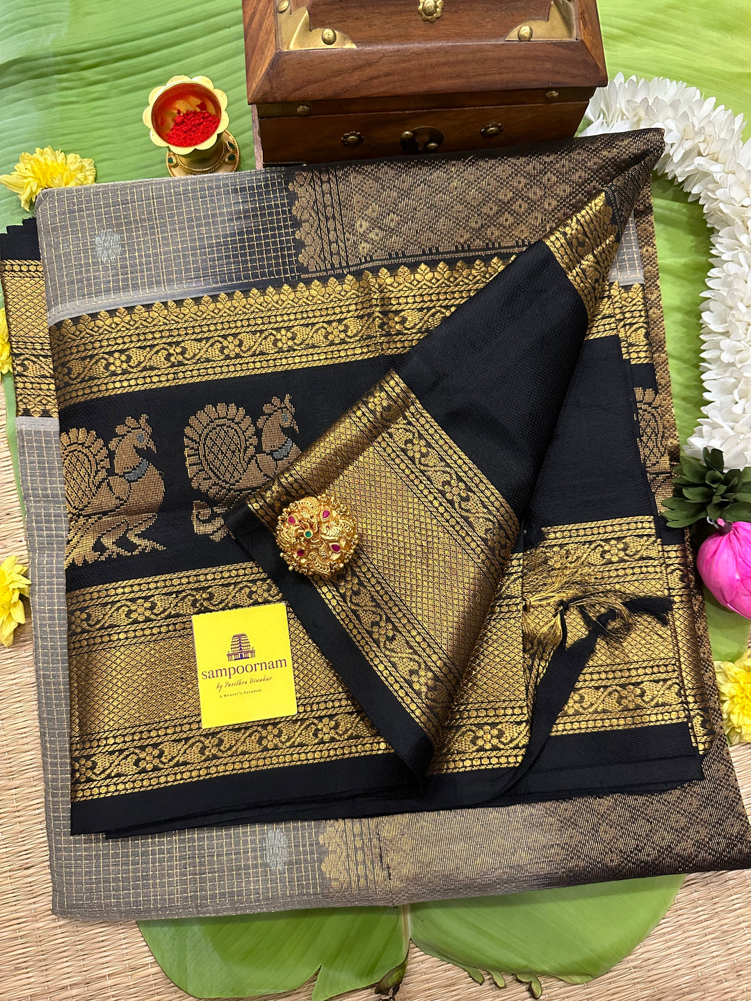 Grey with Black Podi Kattam with Body Butta, Mayil border & Rich Pallu Korvai Silk Cotton Saree