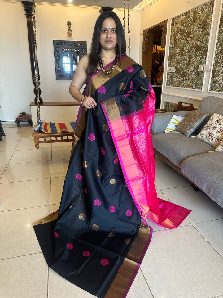 Black with Pink ,paithani inspried rich floral butta in the body,traditional borders and rich pallu semi silk cotton saree