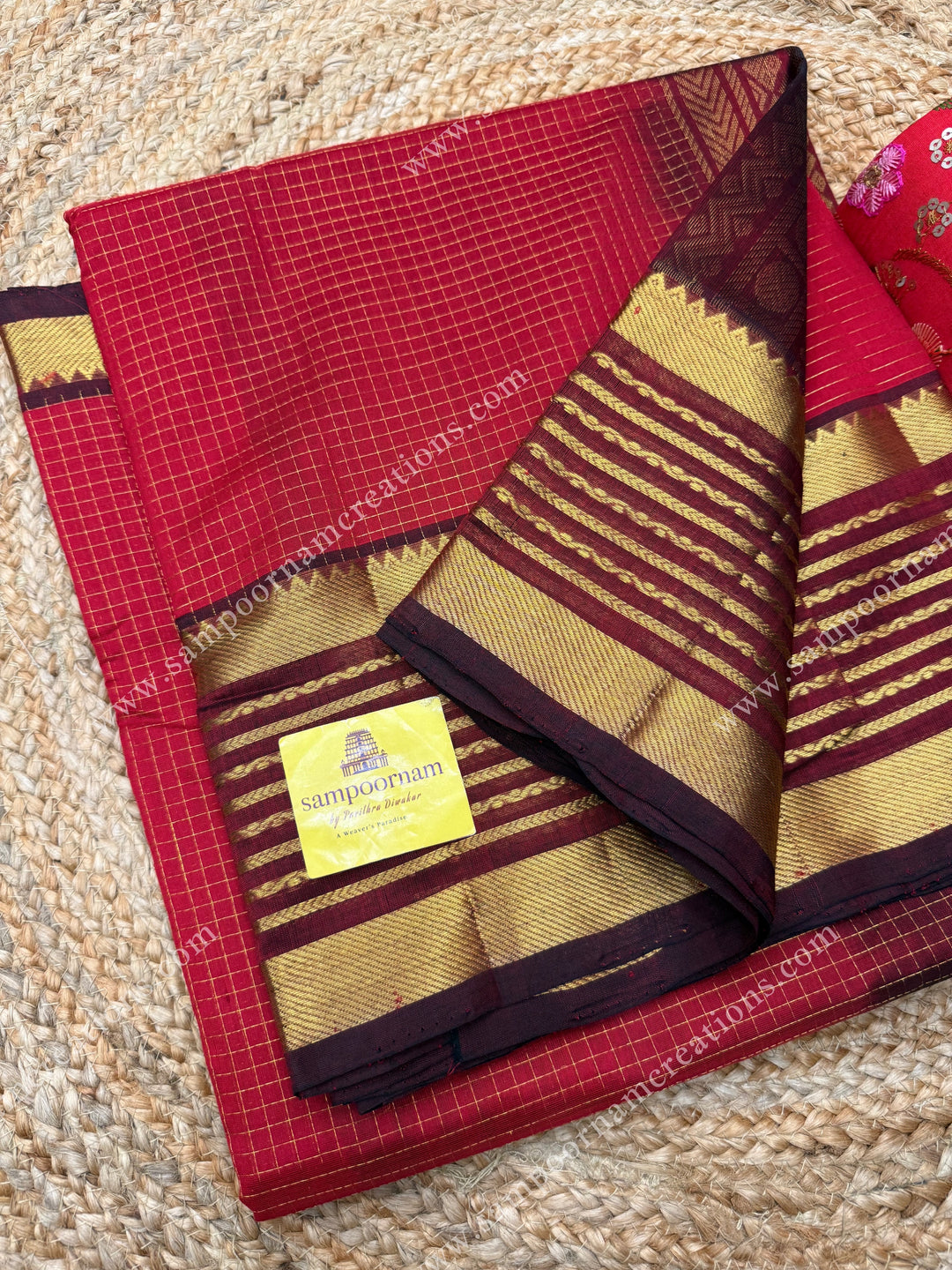 Red with Arakku , Zari checks in the body and One side long veldhari borders , rich Pallu Silk Cotton Saree